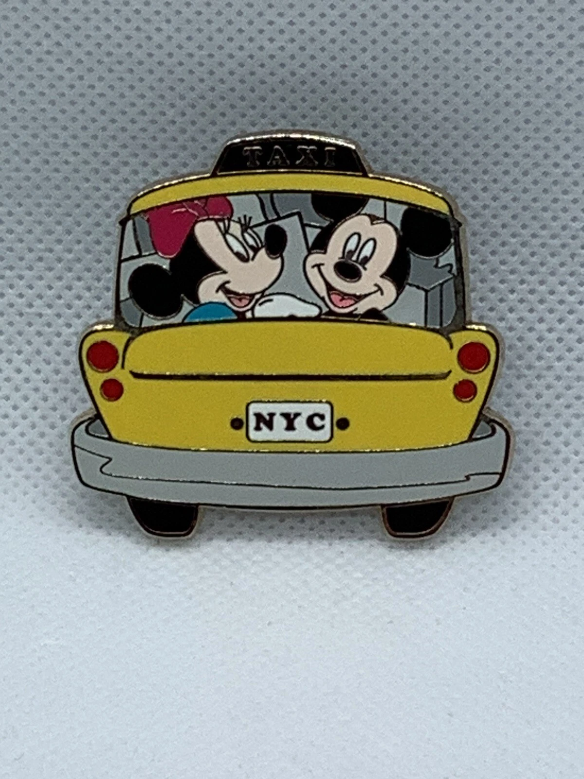 Disney Pin Mickey Minnie NYC New York Times Square Taxi Rare 2010 Cab HTF