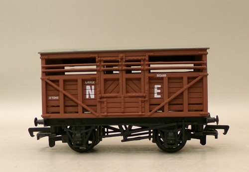 Bachmann 33-651 Viehwagen NE 502680 LNER braun verpackt (A) | Zustand: Used