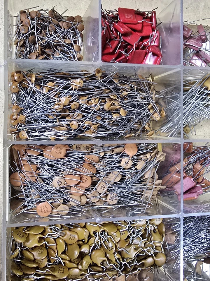 ENORME Lote Condensadores De Colección - Sprague Plus More Bumblebee Foto 3 de 4