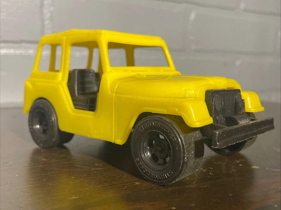 老式Strombecker黄色塑料吉普车美国制造 — 第 2/4 张图片