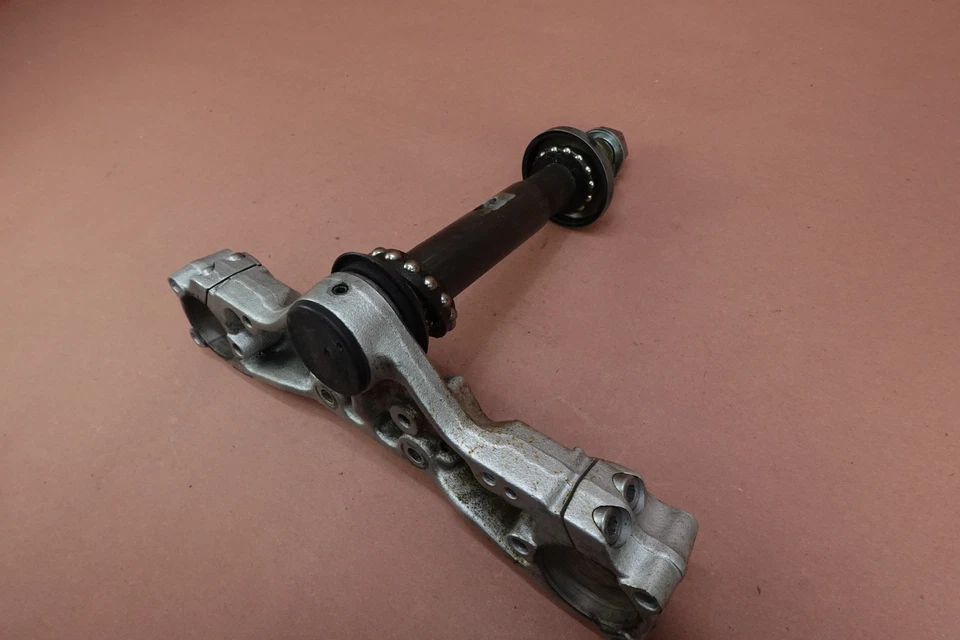 Yamaha V Star 650 XVS650 1998-2015 clásico triple árbol abrazadera inferior vástago Foto 3 de 4