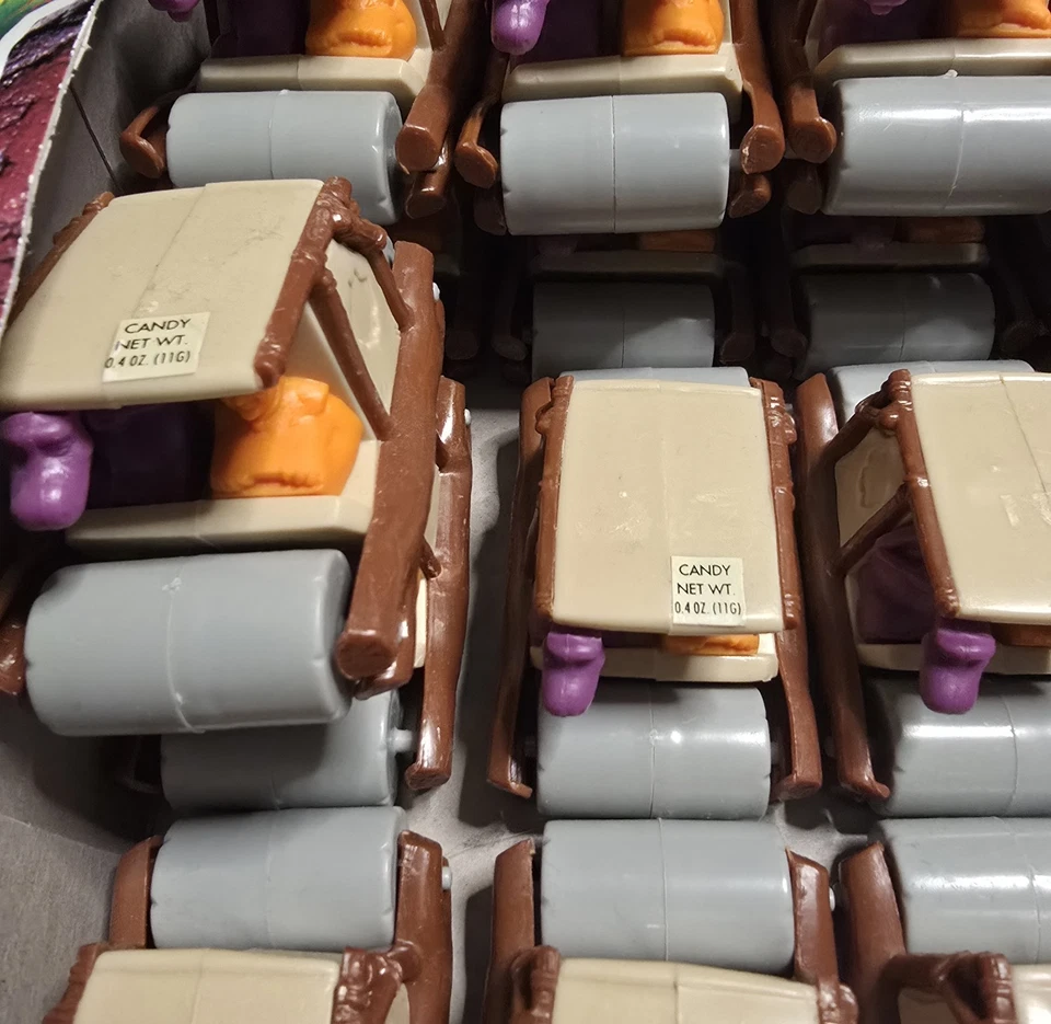 Vintage 1993 The Flintstones Movie Flintmobile Candy Containers (17) New w/ Box - Image 4 of 4