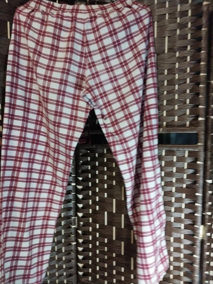 Pijama para mujer FOREVER 21 talla pequeña granate y blanco a cuadros cinta larga Foto 3 de 4