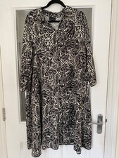 BN LIVE UNLIMITED BLACK & CREAM PATTERNED BUTTON THROUGH SHIRT DRESS - SIZE 22!!
