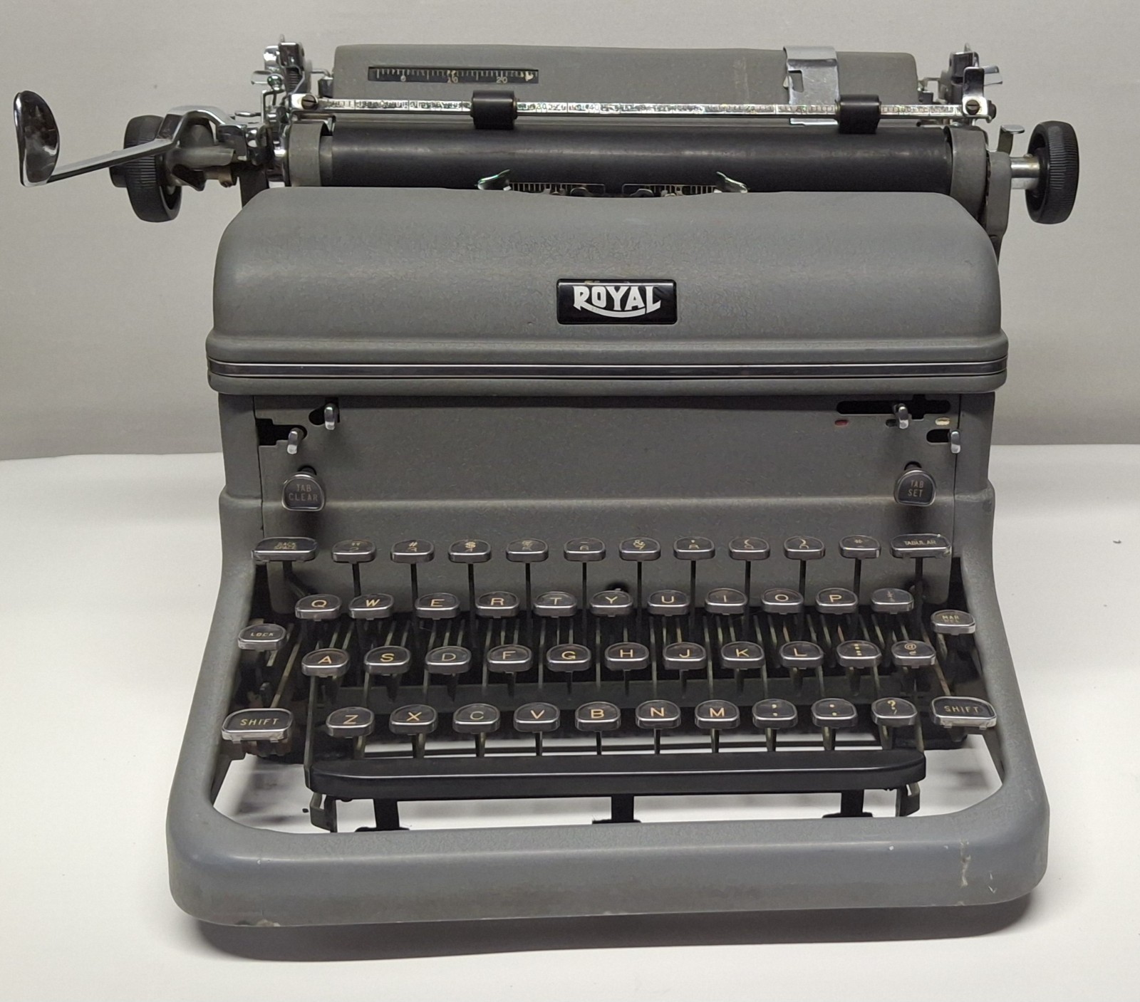 Vintage Royal Desktop Manual Typewriter KMG Model  1949 WORKS