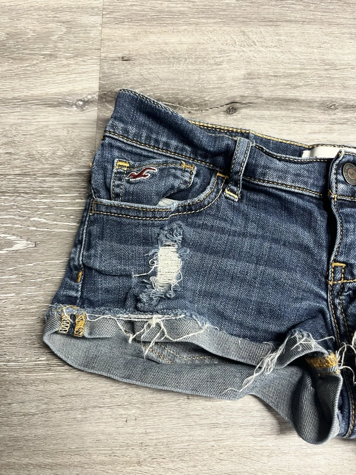 Pantalones Cortos Micro Jean Envejecidos De Colección Y2K Hollister Lavado Medio Tiro Bajo Talla 00 Foto 2 de 4