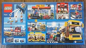New Sealed 2009 LEGO 7641 City Corner Bus Stop Pizza Shop Restaurant Town Set