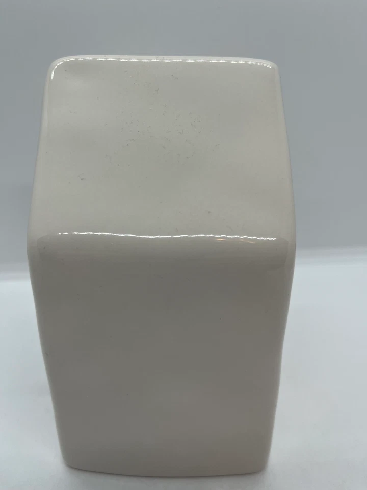 Rae Dunn White Ceramic MERRY Clock - Image 4 of 4