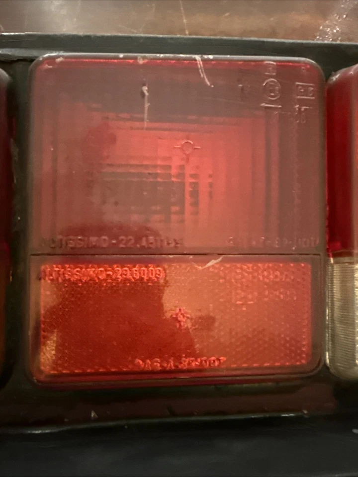 Luz trasera izquierda para conductor Alfa Romeo Spider Veloce 1986 1990 astillada OEM. U Foto 4 de 4