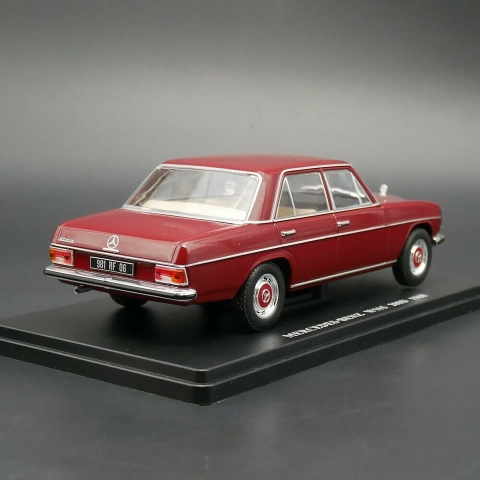 ixo 1:24 Mercedes-Benz W115 200D 1968 Diecast Car Model Metal Toy Vehicle - Image 4 of 4