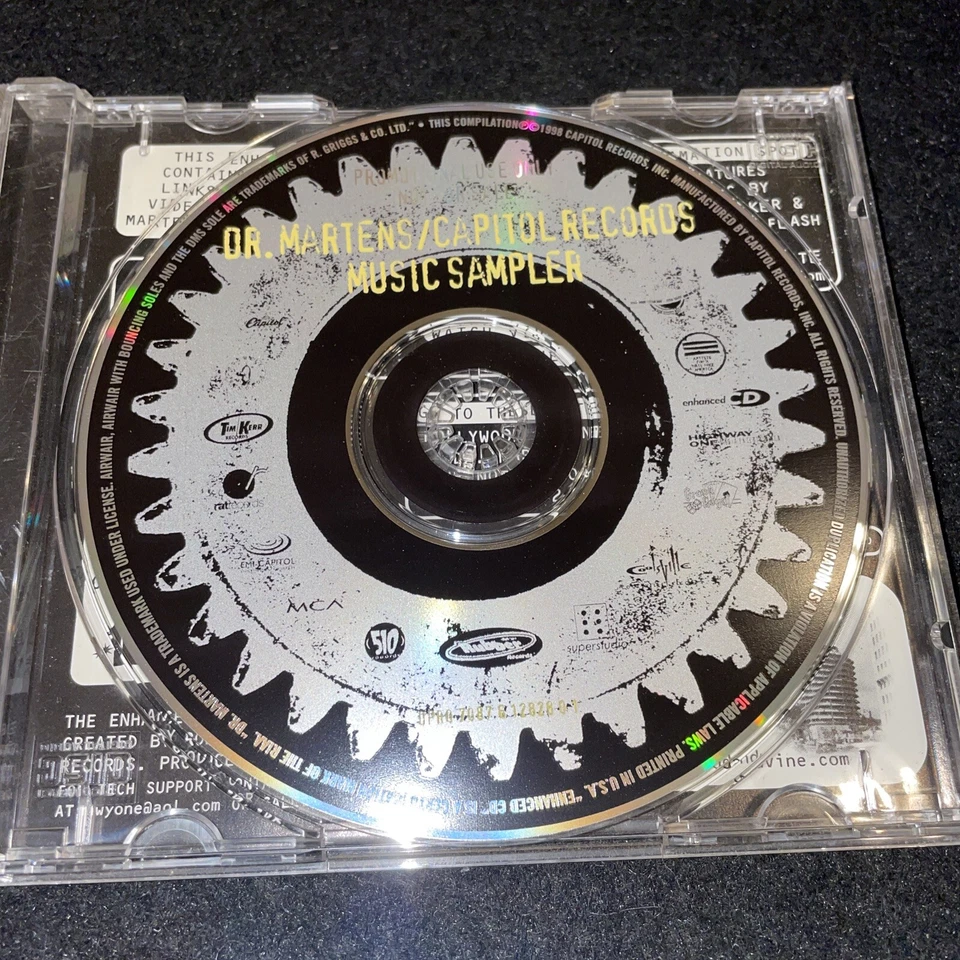 DR. MARTENS Capitol Records Music Sampler Doc Foo Fighters Less Than Jake Ben Le Foto 3 de 4