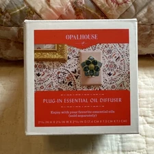 Opalhouse Plug In Essential Oil Diffuser Jade Green Flower 