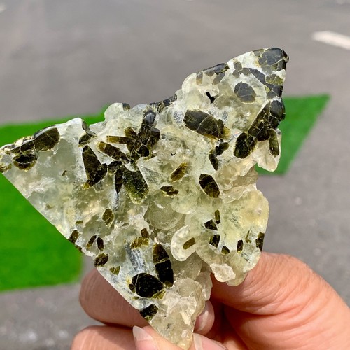134G Natürlicher Grüner Turmalin mit Quarzkristall Cluster Mineral Präparat - Bild 13 von 18