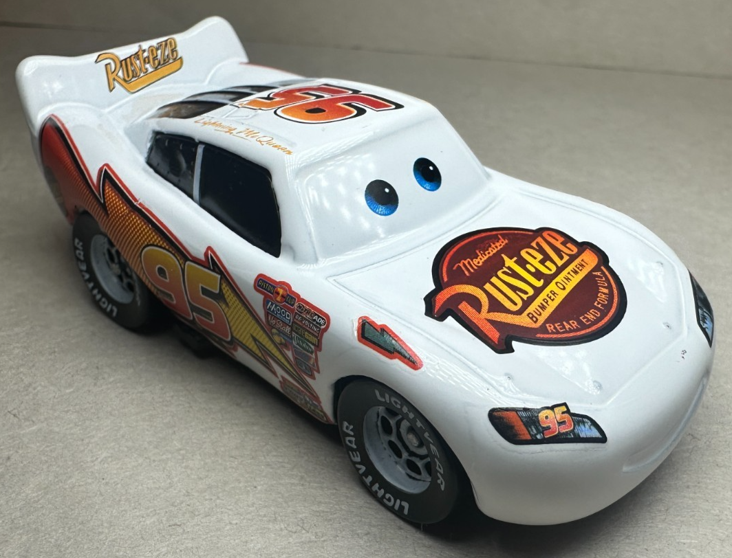 Disney Pixar Cars 3 Body White Lightning McQueen Diecast 1:55 FC Rust-Eze