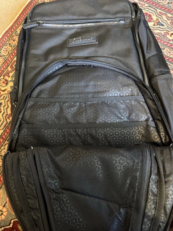 Mochila de viaje profesional Titleist negra personalizada placa Titleist Foto 2 de 4