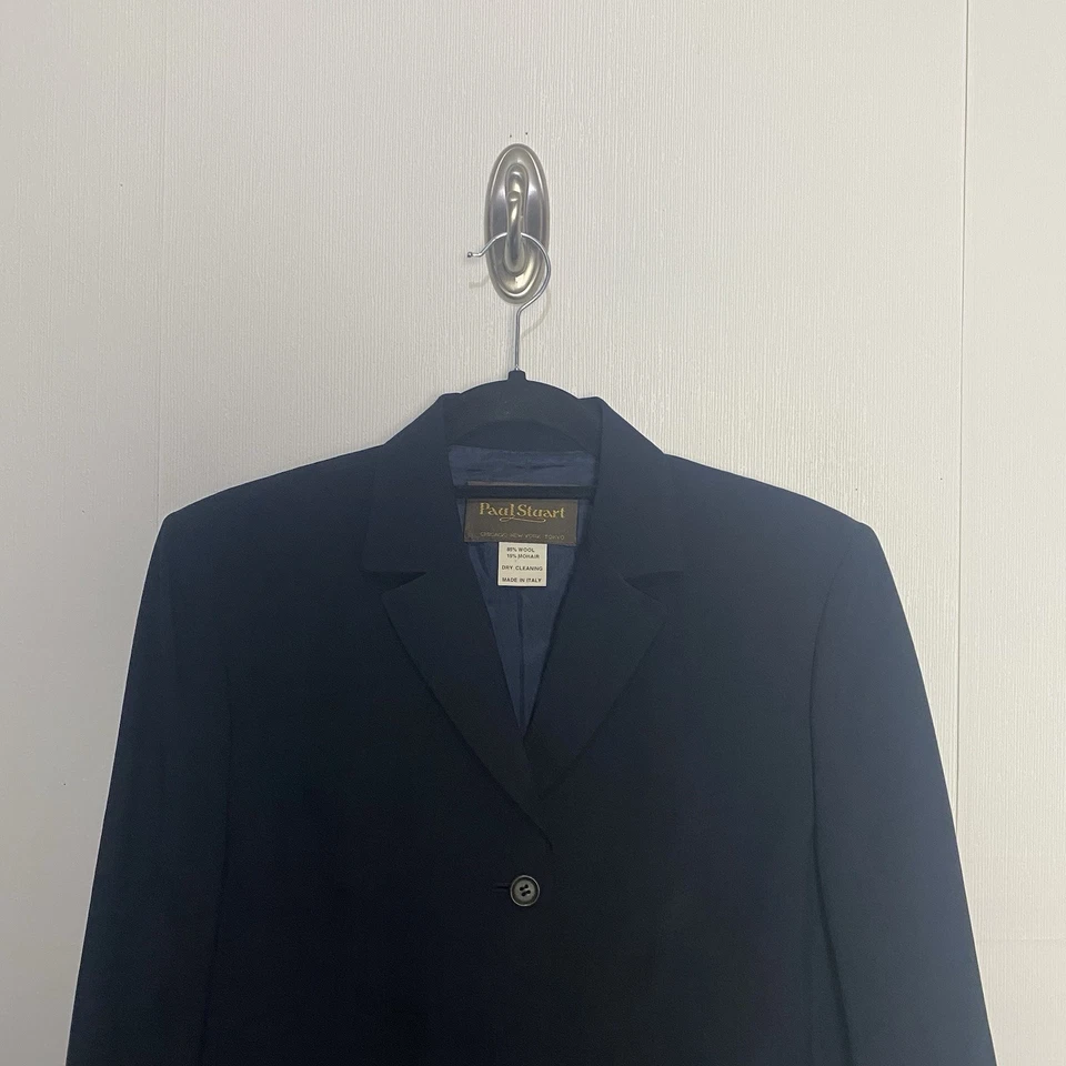 Paul Stuart Navy Blue Wool Mohair Blend Three Button Blazer Size 44. - Image 2 of 4