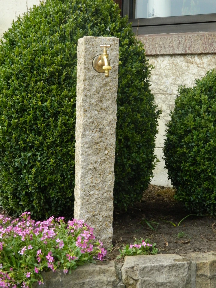 Wasserzapfsäule aus gelbem Granit, Wasserzapfstelle, Außenwasserhahn, Naturstein - Bild 2 von 4