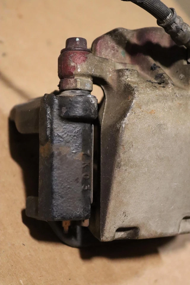 Pinza de freno trasera derecha Chevy Silverado 1500 2007-2018 con manguera OEM Foto 3 de 4