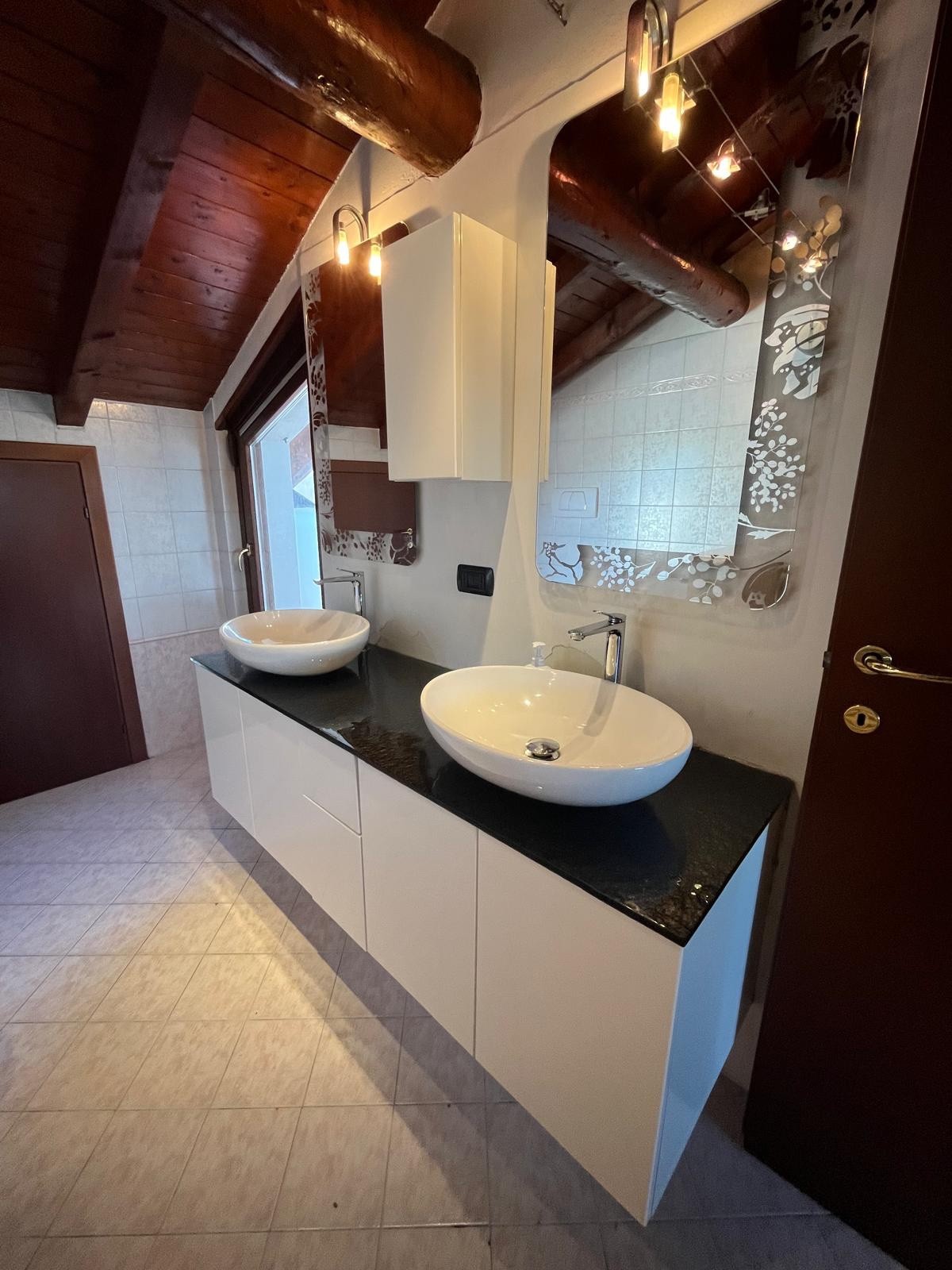 Mobile bagno sospeso con doppio lavabo
