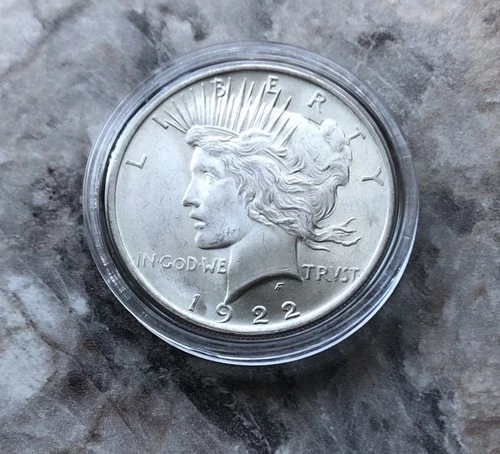 1922 SILVER PEACE DOLLAR IN STUNNING BU CONDITION!!