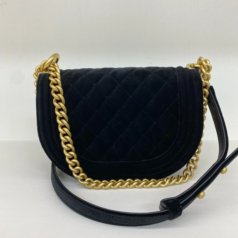 Bolso Bandolera Chanel Mini Leboy Saddle 18 cm Negro Dorado Terciopelo Chip Hombro Foto 2 de 4