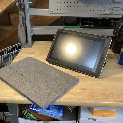 Wacom Cintiq Professional Companion DTH-W1310 BAD BATTERY