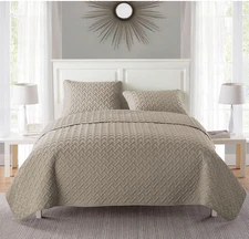 VCNY Home Beige 3pc Full/Queen Nina Embossed Quilt Set
