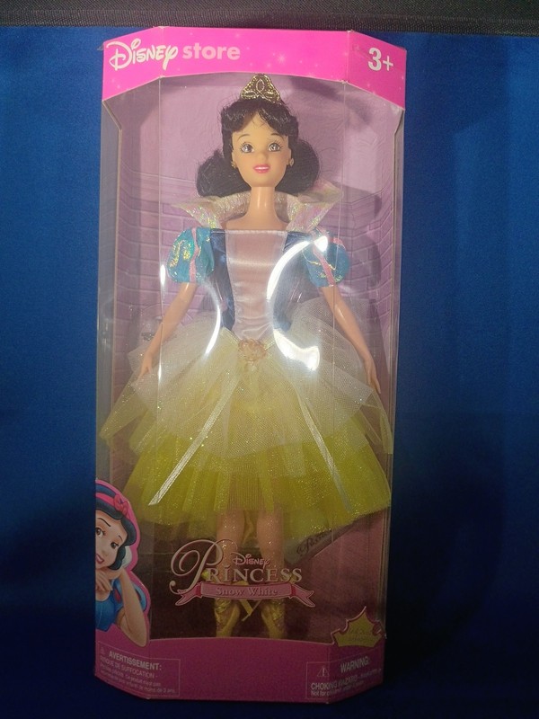 Disney 2000 Exclusive Princess Snow White 12 in ballerina Doll, Age 3+, Unopened