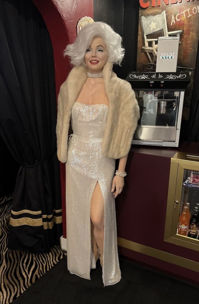 marilyn monroe fur shawl
