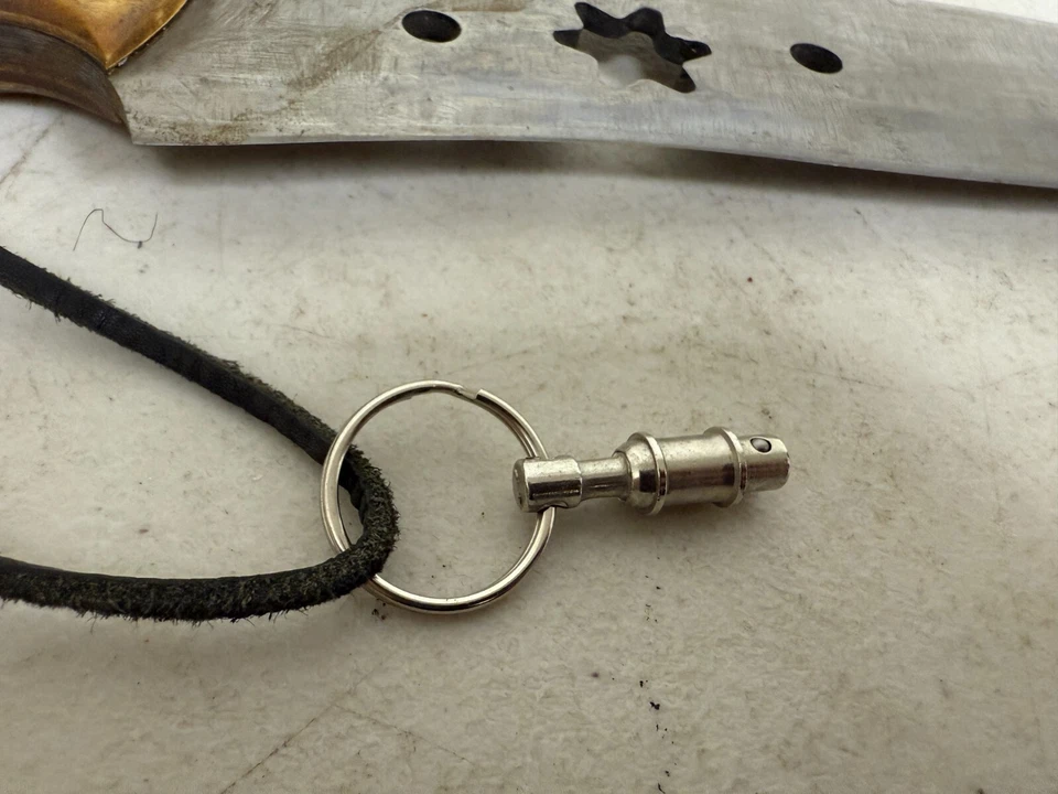 Hoja “Mowie” forjada Custome con mango de madera Foto 3 de 4