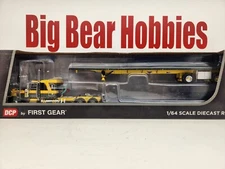 New 1/64 DCP #60-1478 Gray/Yellow/Blk 389 Flttp W/Matching Spread Axle Flatbed
