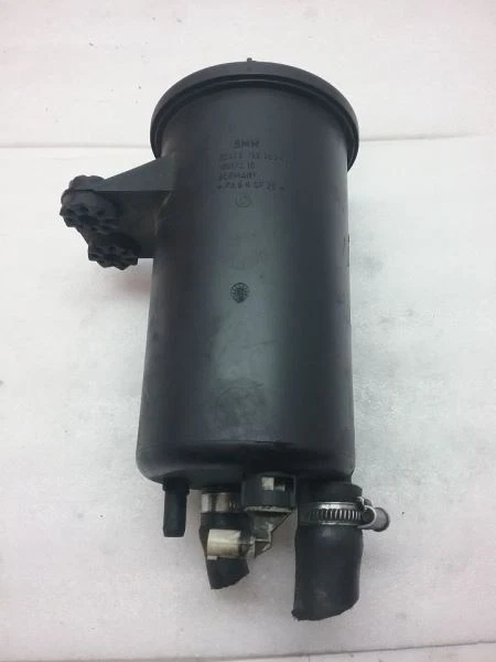 Pequeño bote de vapor de combustible BMW 745i 2002 5-7-5P Foto 2 de 3