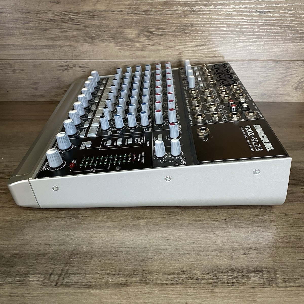 Mackie 1202-VLZ3 12-Channel Compact Recording/SR Mixer Musical