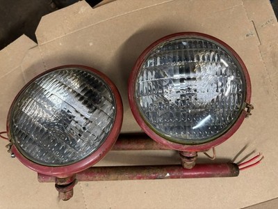 VINTAGE  IHC FARMALL  560  GAS TRACTOR -6'' HEAD LIGHTS / BRKT S-NEED BULBS