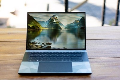 Razer Blade 16 32GB RAM 2TB SSD NVIDIA RTX 4090 4k 120Hz/FHD 240Hz i9-13950HX
