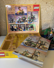 LEGO Pirates: Forbidden Island (6270), 100% complete with instructions and box