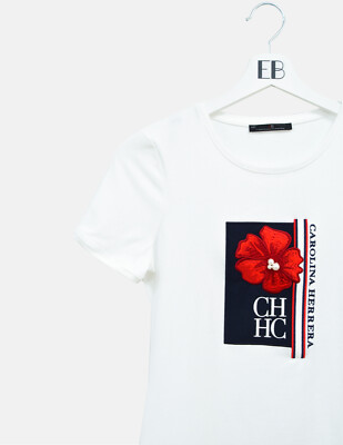 CAROLINA HERRERA - 美品 キャロリーナへレラ Tシャツ 花柄 パール ロゴデザイン CH Carolina Herrera T-Shirt Size XXS New Tag CH Red Flower Pearls