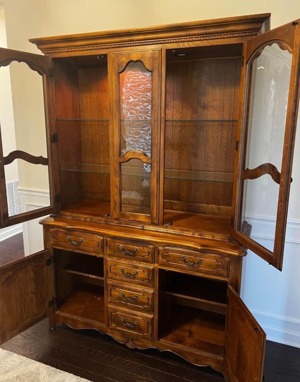 Ethan Allen French Country China Cabinet Hutch Breakfront  Antiqued Glass