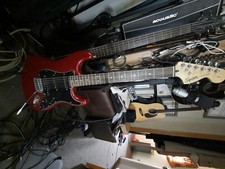 Squier Strat Fender Red Electric Guitar Affinity Series