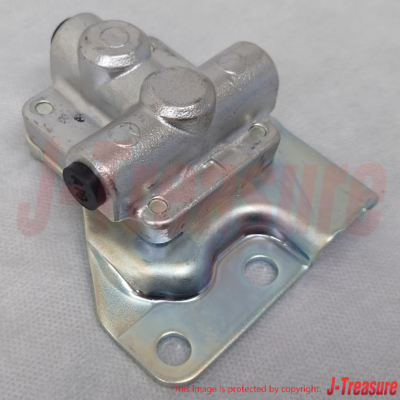 ネイルせっと TOYOTA RAV4 CLA20 2001-2005 Genuine Clutch Accumulator Assy 31490