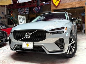 2024 Volvo XC60 T8 eAWD PHEV Core Dark Theme