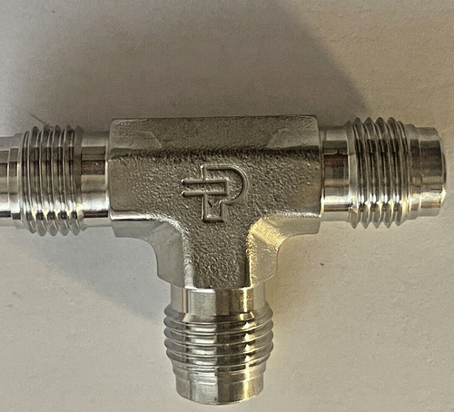 Parker 4-4-4 Mt-Ss 1/4" Mnpt 316 Ss Tee - Picture 2 of 8