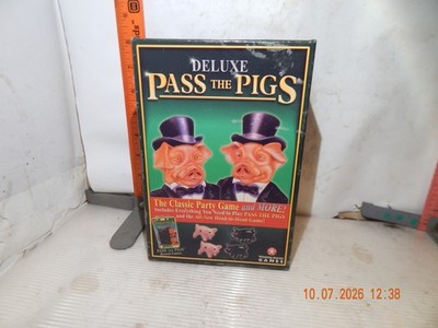 Deluxe Pass the Pigs Classic Party Game Complete
