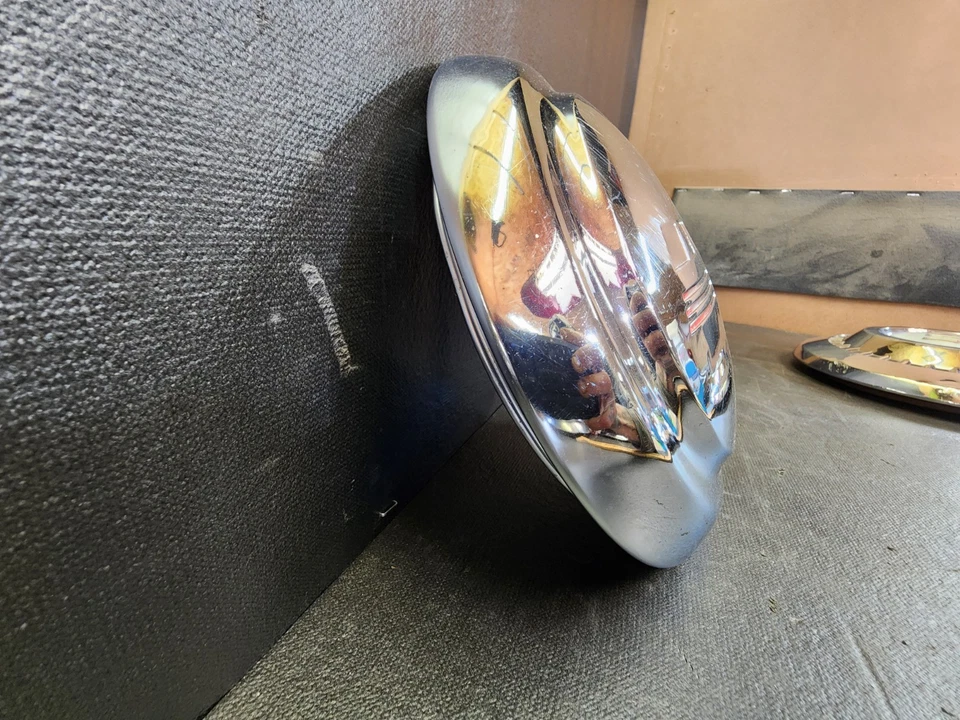 Ford Mercury 1940 1950 plato para perros tapacubos cubierta de rueda tapa central pobreza FoMoCo fabricante de equipos originales Foto 2 de 4