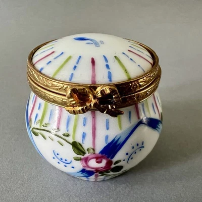 Petite Boîte Ronde Miniature Porcelaine de Limoges Pilulier Trinket Box H 3 cm - Photo 1/4