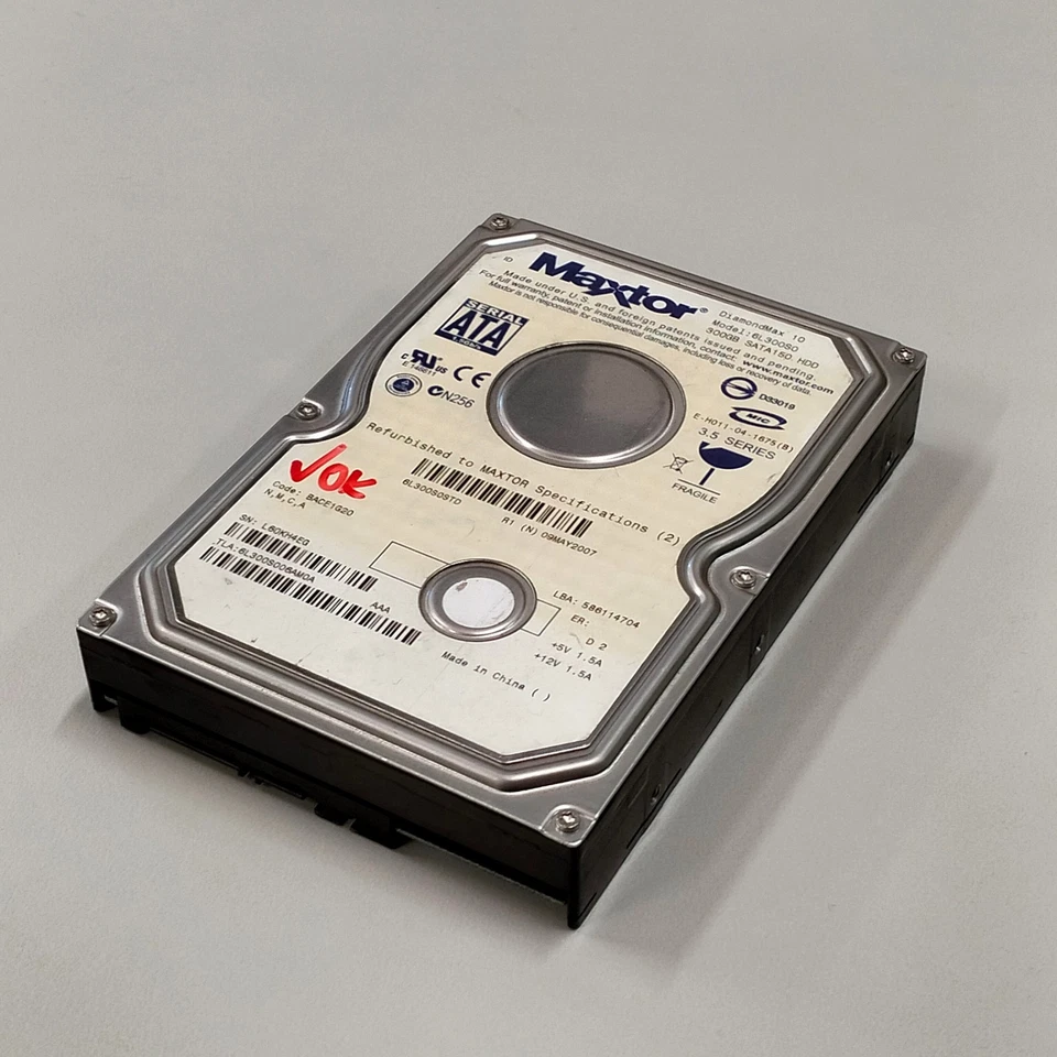 Maxtor DiamondMax 10 300GB 3.5" HDD SATA 1.5Gbps 16MB 7200 RPM 6L300S0 - Image 3 of 4