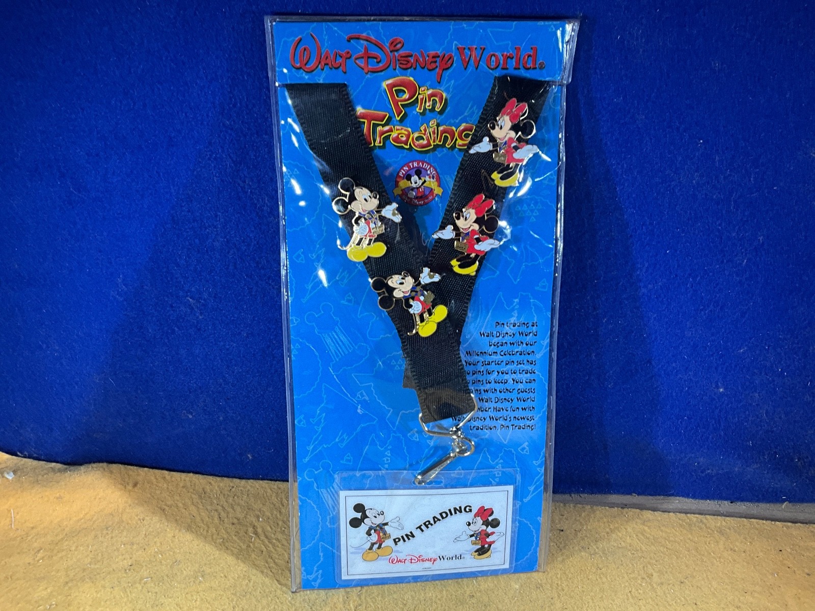 B13-99 DISNEY PIN - PIN TRADING LANYARD, TAG AND 4 PIN STARTER SET - NEW