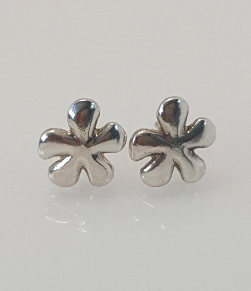 Gorgeous Solid Sparkling Flower Shape Stud Earrin… - image 1