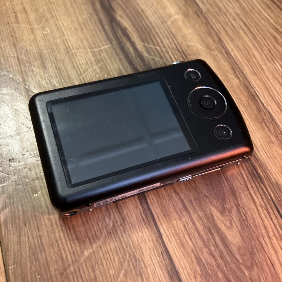 Vintage Retro Compact digital camera Designed By Jason  Wu working 12MP Unique - Image 3 of 4