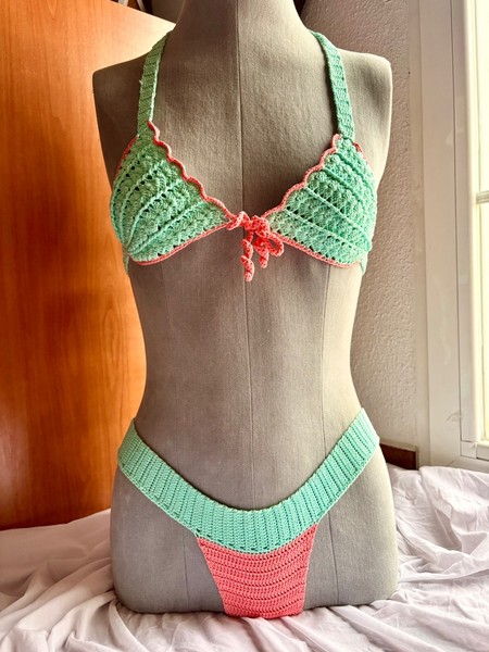 bikini hecho a mano